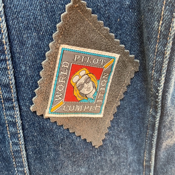 Anne Klein VINTAGE Denim vest. World traveler patches and fringe size large - Picture 12 of 17